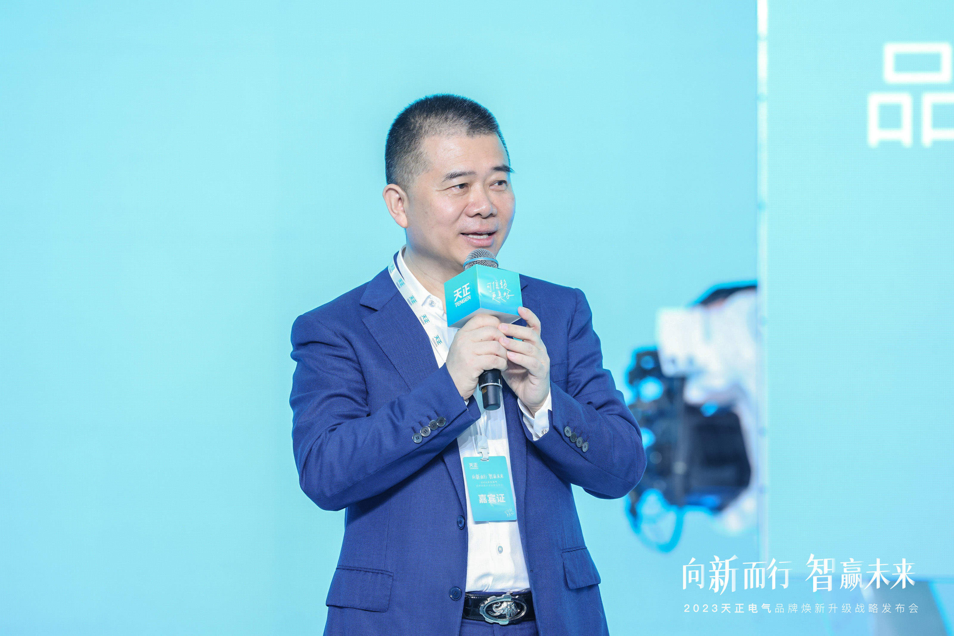 人民网专访丨高天乐：必一运动
品牌焕新 领航绿色能源新时代