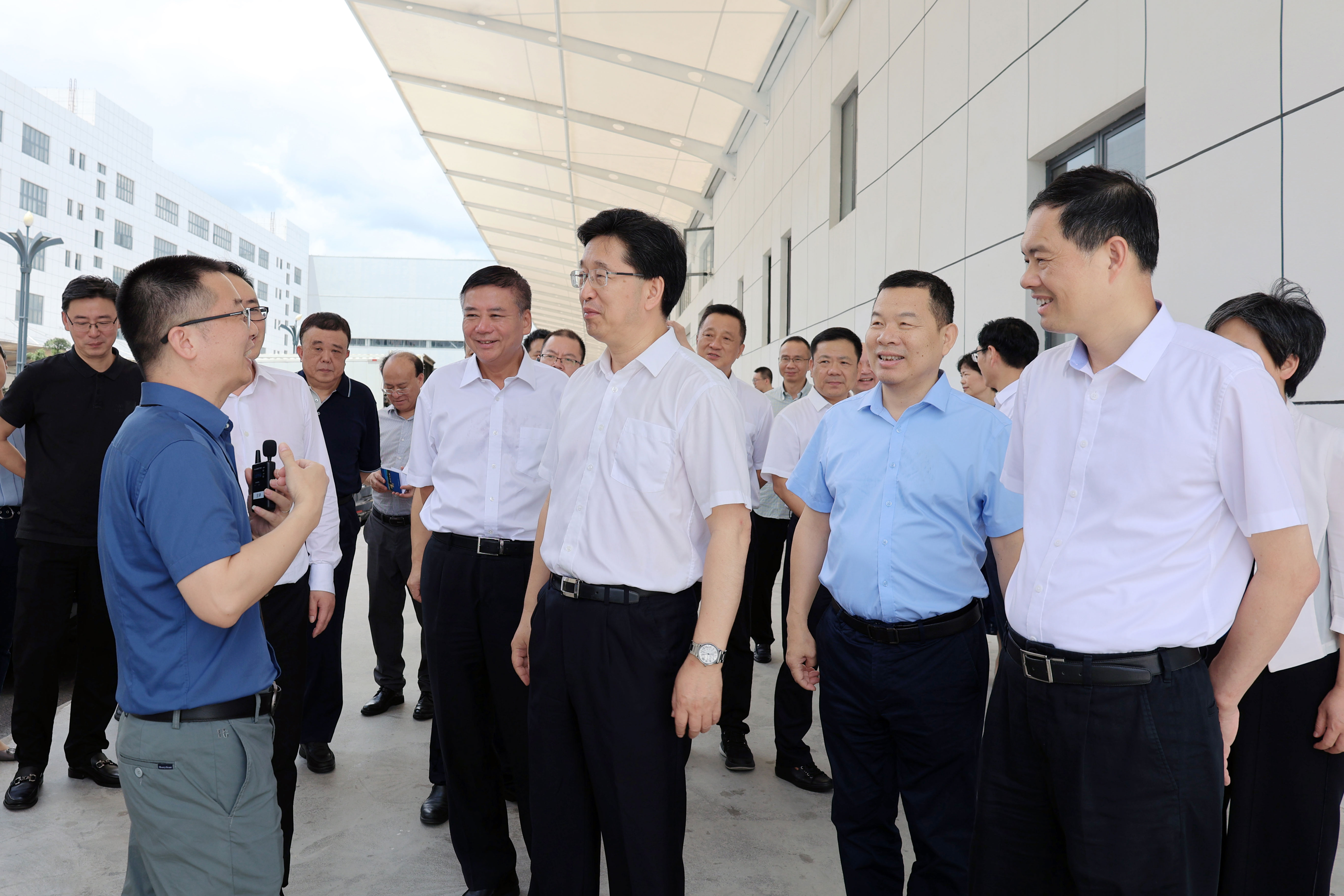 浙江省人大党组书记陈金彪调研必一运动
：高端智造驱动高质量发展